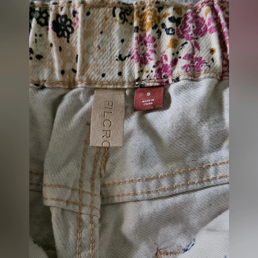 Pilcro Anthropologie Floral Denim Shorts NWT Size S Boho Frayed Hem. - Picture 4 of 5